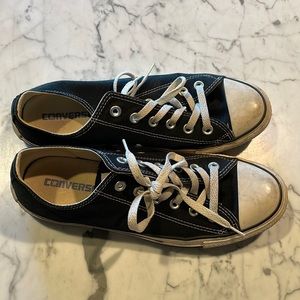 Women’s all star Converse size 9